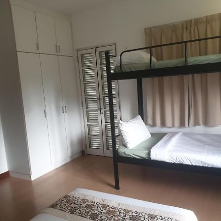 5 Twenty Ampang Hilir Pensión Kuala Lumpur Exterior foto