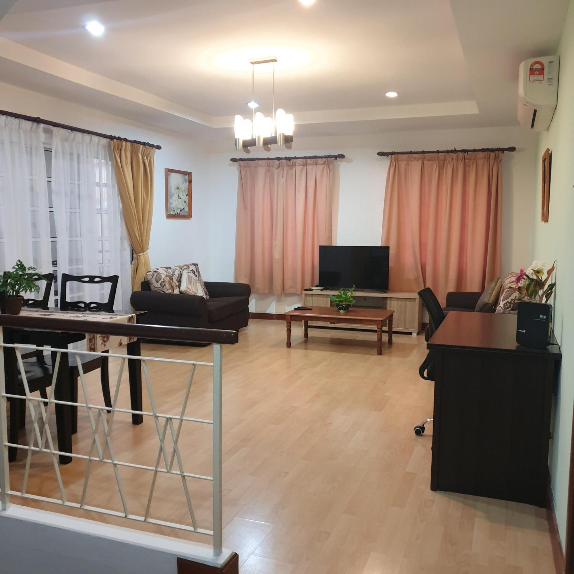 5 Twenty Ampang Hilir Pensión Kuala Lumpur Exterior foto