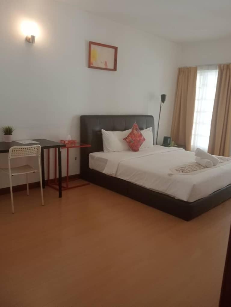 5 Twenty Ampang Hilir Pensión Kuala Lumpur Exterior foto
